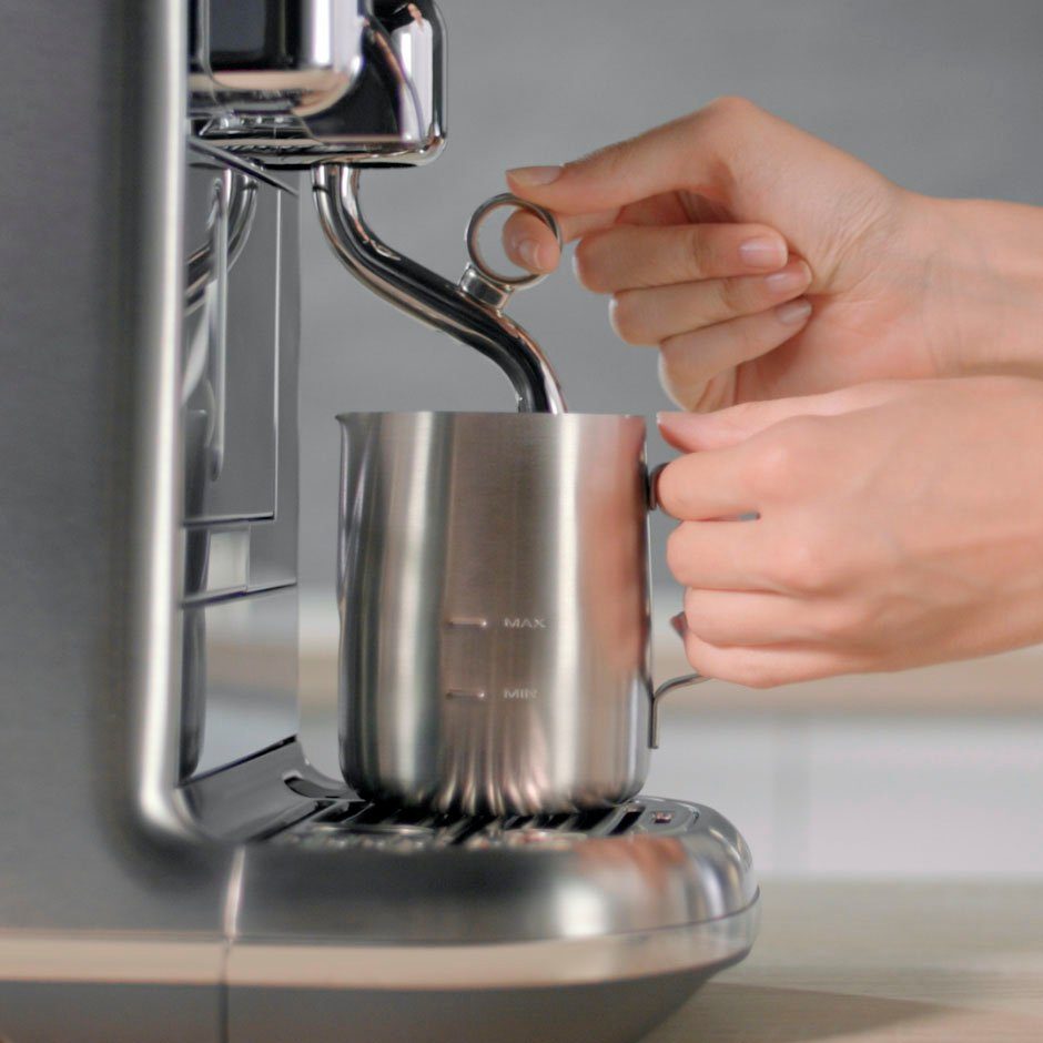 NESPRESSO Kapselmaschine Creatista Pro SNE900 mit Edelstahl-Milchkanne inkl. Willkommenspaket mit 7 Kapseln