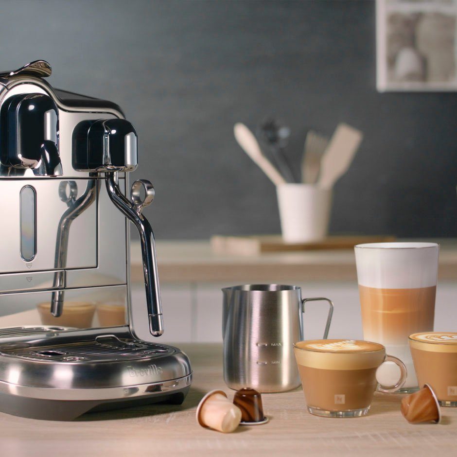 NESPRESSO Kapselmaschine Creatista Pro SNE900 mit Edelstahl-Milchkanne inkl. Willkommenspaket mit 7 Kapseln